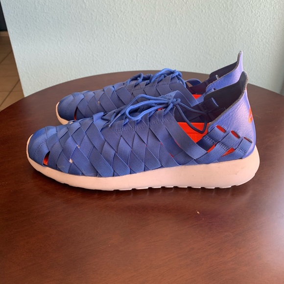 Selling this pair of preowned Nike shoes - Picture 2 of 5